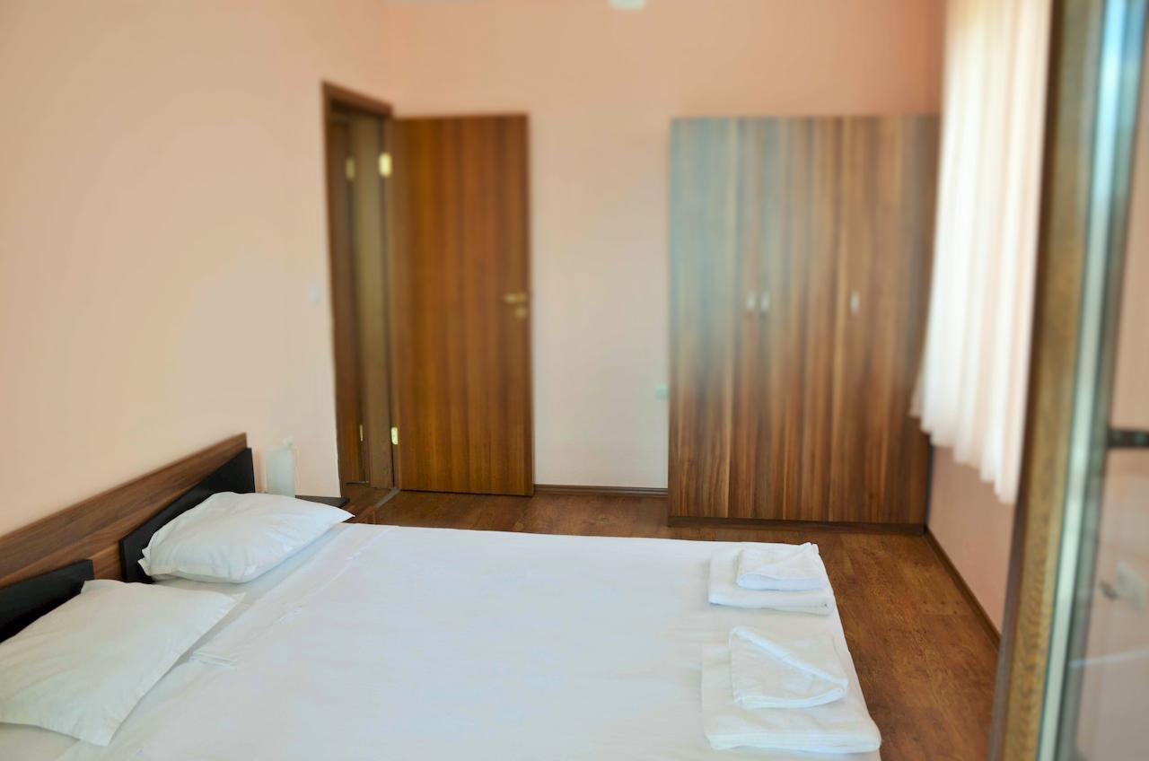 Cantilena Complex Pantai Sunny Bilik gambar