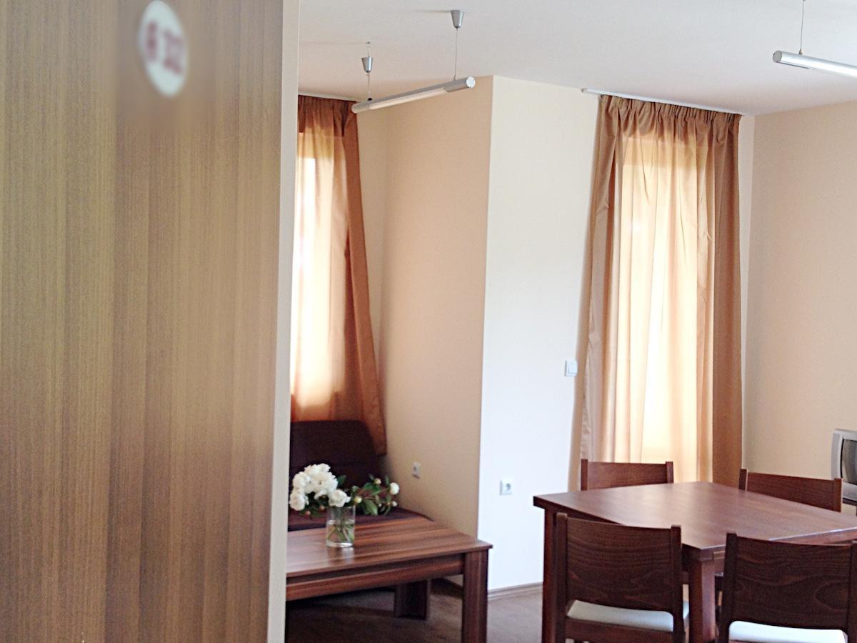 Cantilena Complex Pantai Sunny Bilik gambar