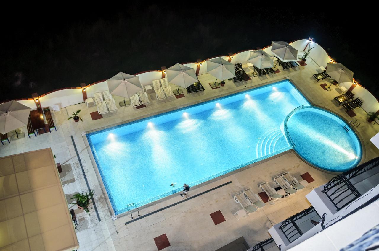 Cantilena Complex Pantai Sunny Luaran gambar