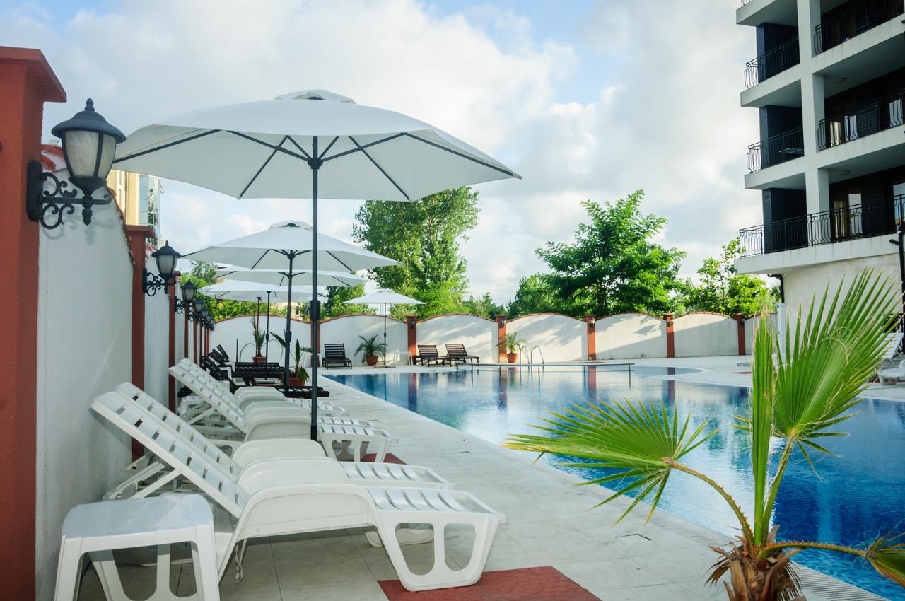 Cantilena Complex Pantai Sunny Luaran gambar