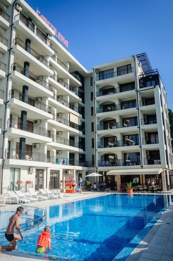 Cantilena Complex Pantai Sunny Luaran gambar