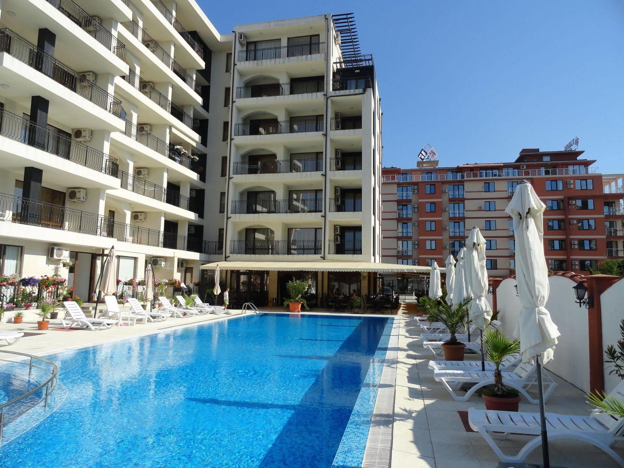 Cantilena Complex Pantai Sunny Luaran gambar