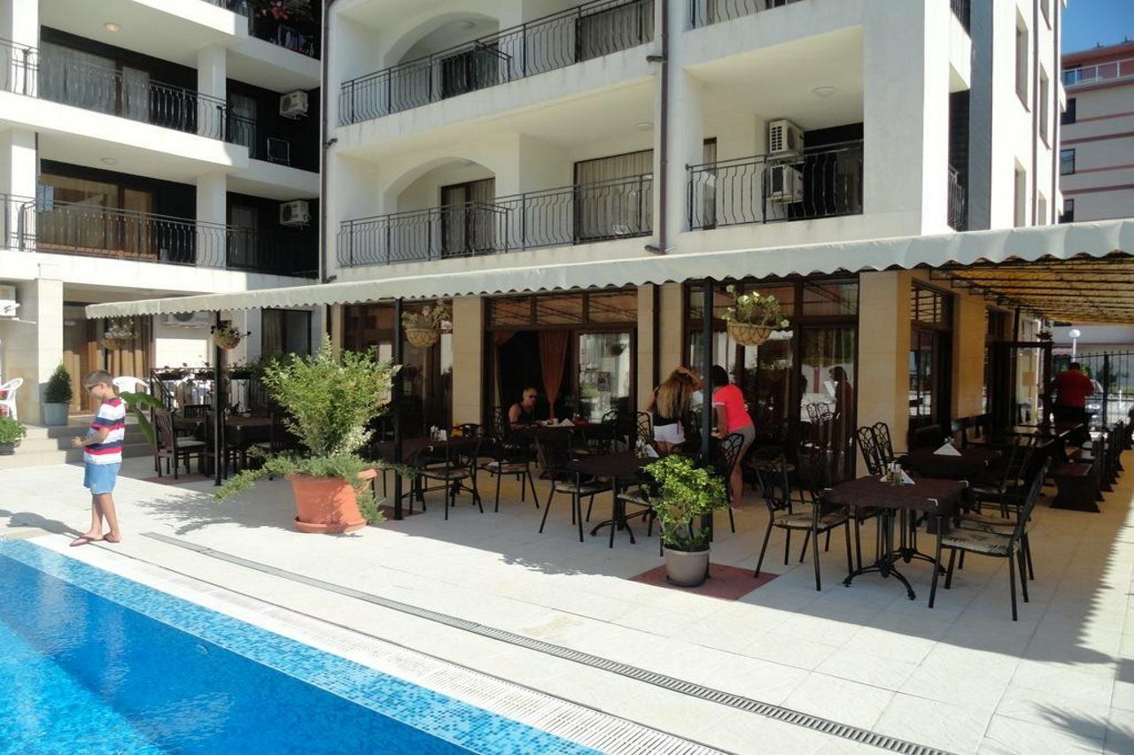 Cantilena Complex Pantai Sunny Luaran gambar
